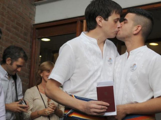 El purpurado precisó que el Papa no es que llegó y dijo estoy a favor de esas uniones sino que lo que Francisco afirmó es que la Iglesia debe buscar las razones.