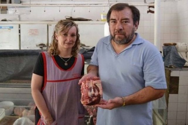 Insólito: un carnicero sostiene que la cara de Jesús está en un pedazo de carne
