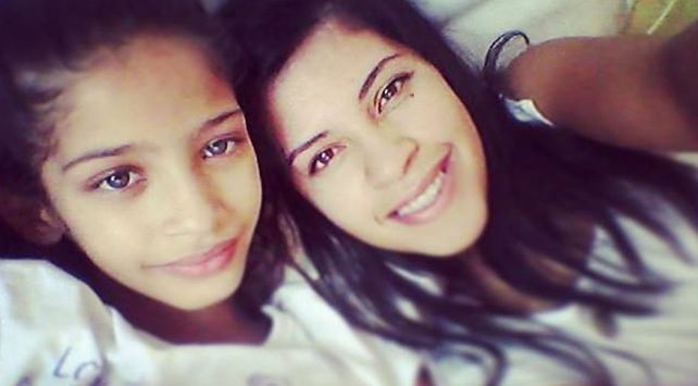 Yazmín junto a su mamá