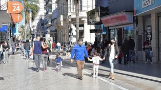 El horario corrido ya es una realidad en la peatonal santafesina y busca sumar a más comerciantes.&nbsp;