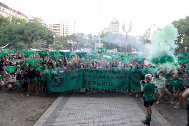 Pañuelazo verde en la plaza San Martín. 