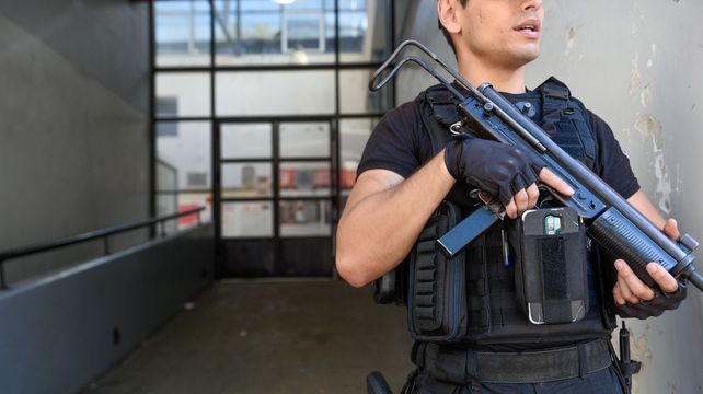 Guardia en el lugar donde fue asesinado el policía Leoncio Bermúdez. Su crimen generó una ola de reclamos por seguridad de los trabajadores del Provincial.