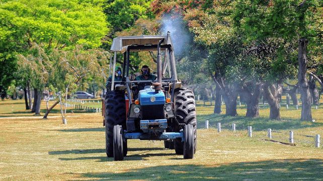 Trabajos de fumigación en la ciudad de Santa Fe