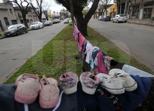 Un nuevo perchero social busca abrigar a los chicos