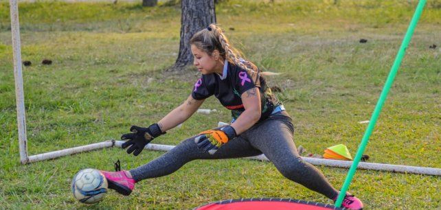 Carolina Larrosa tiene 23 años y le detectaron una enfermedad que afecta gravemente su calidad de vida. Necesita $15 millones para cirugía. Cómo ayudar