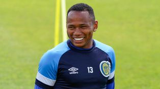 Jaminton Campaz no se sumó al inicio de la pretemporada porque debía resolver el nuevo contrato con el canalla y la deuda que mantenía Gremio con él.&nbsp;