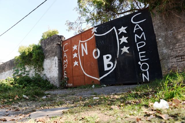 El portón de Castellanos 2384