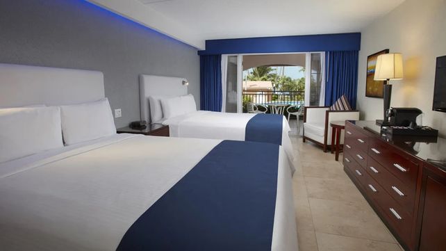 el funcionario y su familia se hospedaron en un hotel de lujo llamado Hotel Tamarijn Aruba