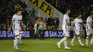 Central venció 2 a 0 al ferroviario y volvió a festejar en el Gigante