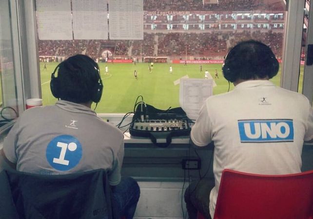 Relator y comentarista de 97.1 Radio La Red Paraná anoche en la cancha de Independiente.&nbsp; 