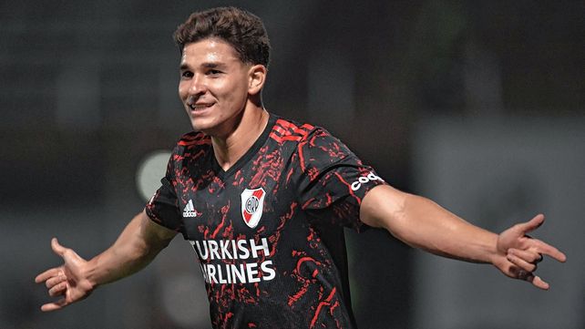 Julián Álvarez es la gran figura de River.