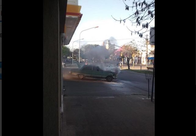 Una tarde caliente: dos incendios en menos de 100 metros sobre Avenida Freyre