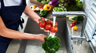 Para manipualr comida de&nbsp; manera correcta y trabajar con alimentos es necesario tener un carnet habilitante
