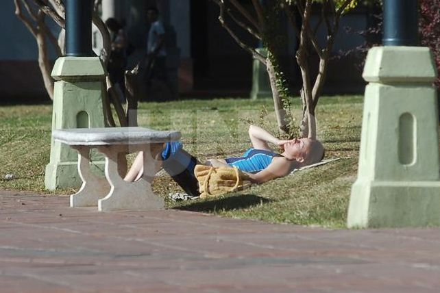 El calor no dará tregua esta semana y continúa el alerta naranja