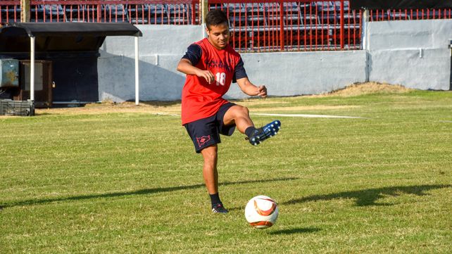Adentro. Tomás Gaitán volvió al club después de 7 años. El mediocampista fue confirmado por el DT charrúa en el once titular. &nbsp; 