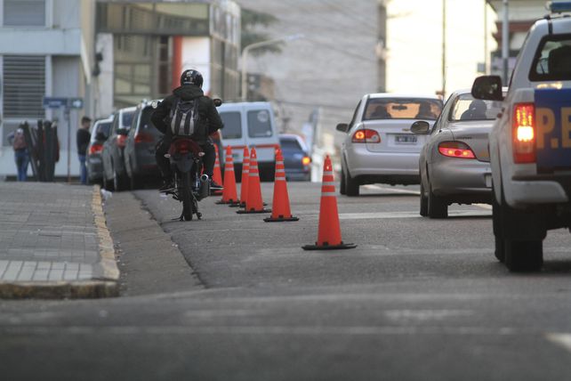 Frente a la Casa de Gobierno de Entre Ríos señalizaron una zona para que no estacionen los automóviles.&nbsp;