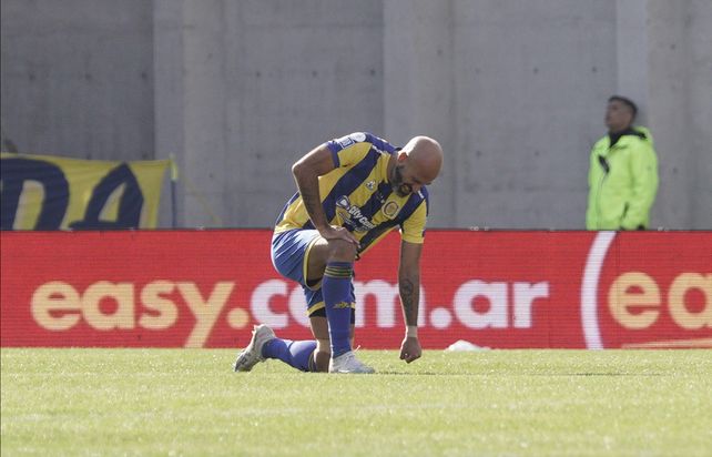 Carlos Quintana sufrió un fuerte golpe en la rodilla izquierda en la eliminación de Central ante Unión.
