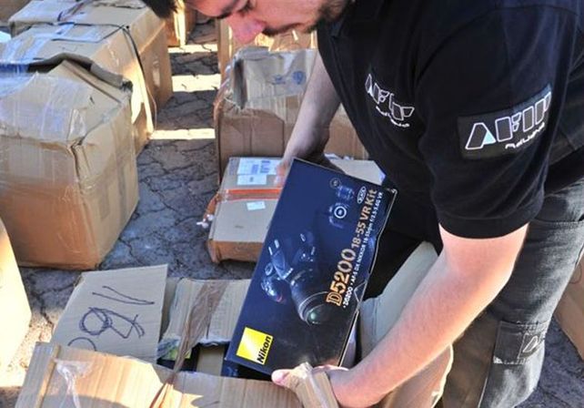 Desarticularon una banda que se dedicaba al contrabando de productos comprados por Internet
