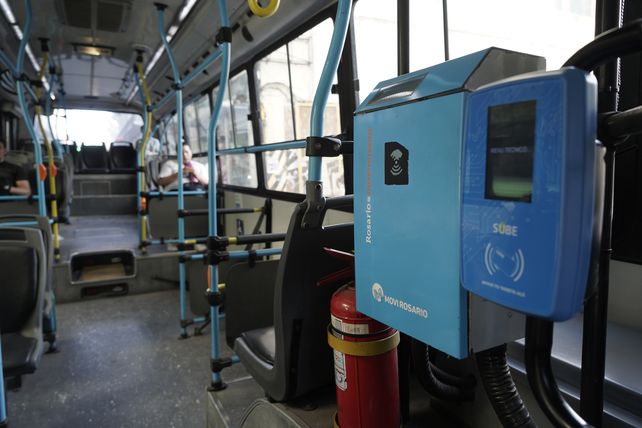 Las máquinas validadoras de la Sube en los colectivos de Rosario.