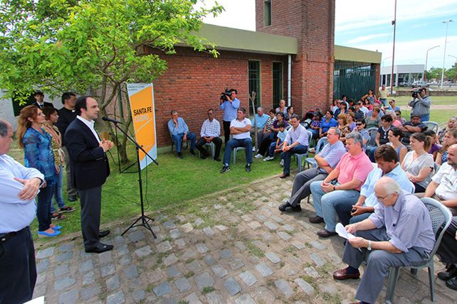 El Municipio regularizó la situación dominial de 27 familias de barrios del Oeste