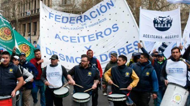 Segundo día del paro de aceiteros que paraliza la actividad portuaria.