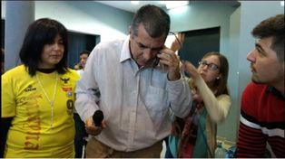 El Indio Solari llamó a los padres de Micaela y en pleno velatorio cantó Juguetes perdidos