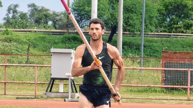 El garrochista santafesino Germán Chiaraviglio compitió en Estados Unidos y logró medalla de oro con un registro 5.50.