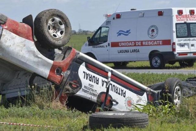 Un móvil de la Patrulla Rural volcó a 70 kilómetros de Córdoba y tres policías murieron.