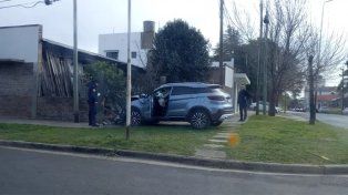 Camioneta se incrustó contra una casa en Paraná: la salud del conductor
