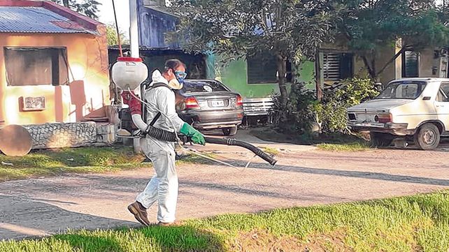 Desinfecci&oacute;n. La comuna dispuso fumigar las nueve manzanas que rodean la vivienda del portador del virus.&nbsp;