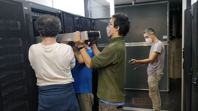 Una supercomputadora es una red de procesadores que permite realizar cálculos y simulaciones de gran peso.