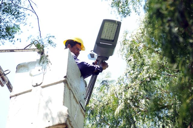 Qué barrios tendrán luminarias led nuevas en junio, julio y agosto según el cronograma municipal