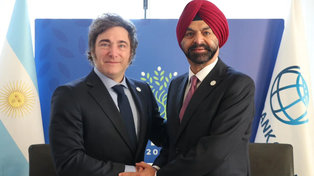 Javier Milei junto a Ajay Banga, el presidente del Banco Mundial