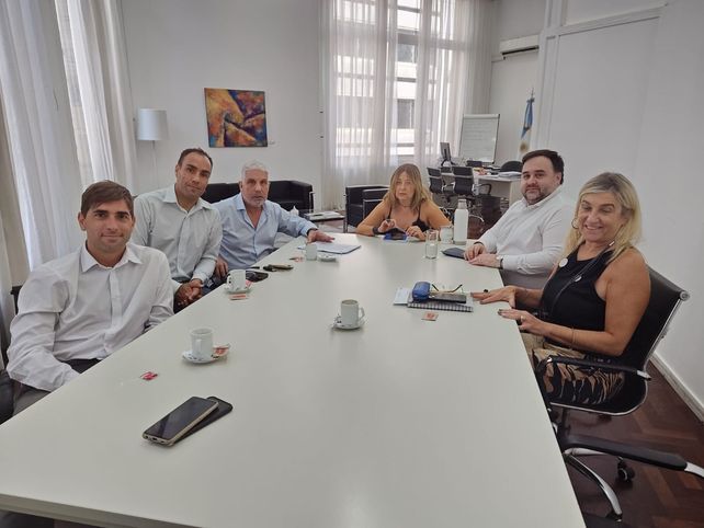 Las autoridades villenses llevaron propuestas concretas para abordar la situación y fomentar la producción regional.