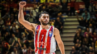 Facundo Campazzo debutó en el Estrella Roja de Belgrado y ya se ganó el reconocimiento de los hinchas serbios.