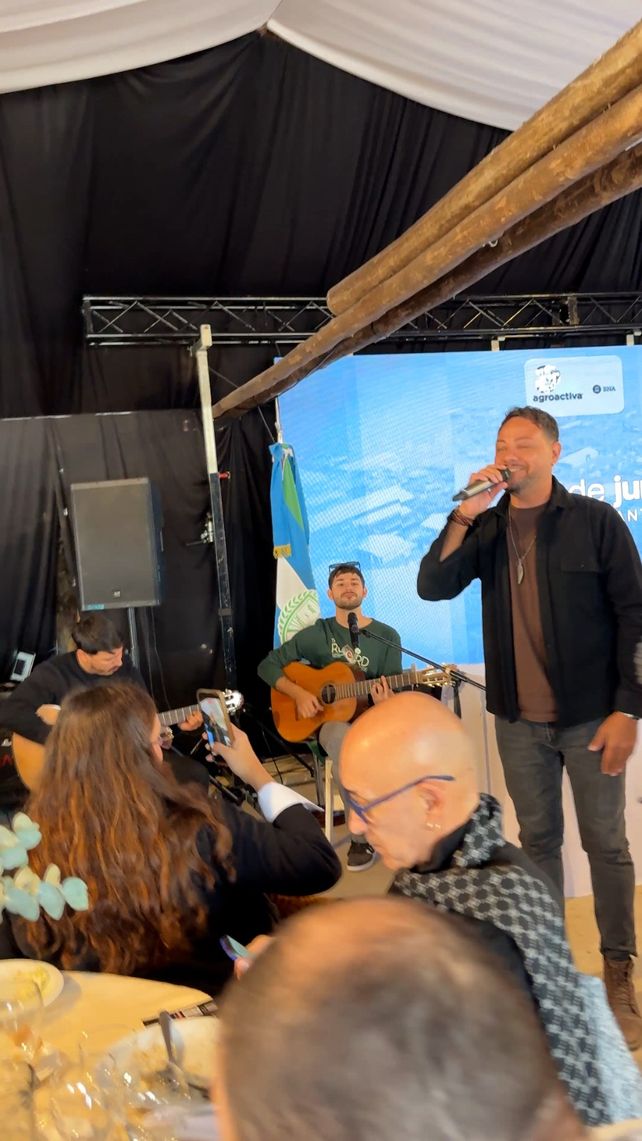 AgroActiva tiene quien le cante. El pergaminense Marcos Emanuel le puso música al encuentro