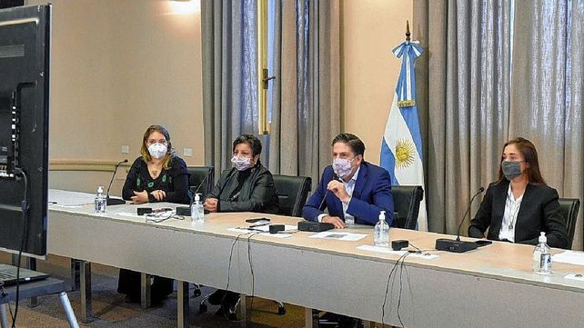 Lanzan plan para que 400.000 jóvenes terminen el secundario