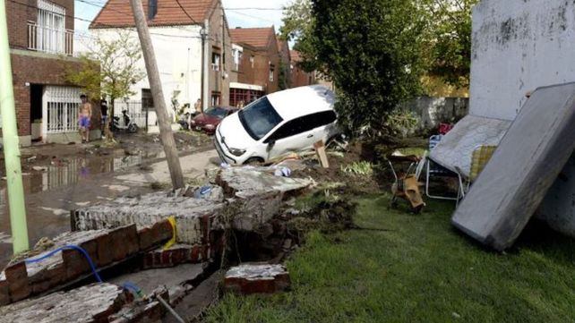 Temporal en Bahía Blanca: ya son 15 los muertos y anunciaron que lunes y martes no habrá clases