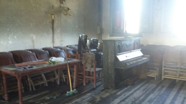 El piano de la escuela en el salón de actos que se incendió.&nbsp;