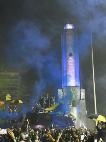 Central armó su fiesta en el Monumento: todo es alegría por el nuevo título