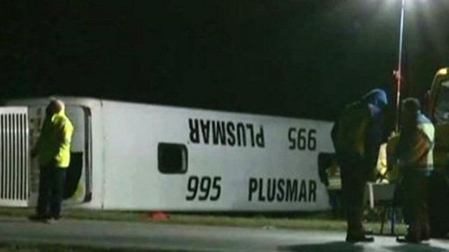  El vuelco del ómnibus de Plusmar se registró a las 4.10 en el kilómetro 134 de la auotovía 2. 