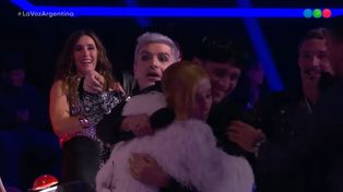 Juliana Gattas y Lali protagonziaron un divertido momento en La voz Argentina.
