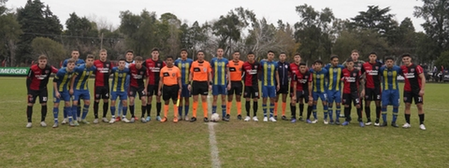 Camaradería. En el partido de ida en Bella Vista