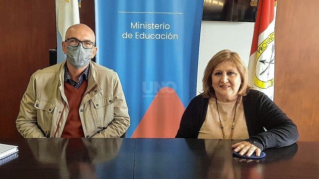 Víctor Debloc secretario de Educación y Adriana Cantero
