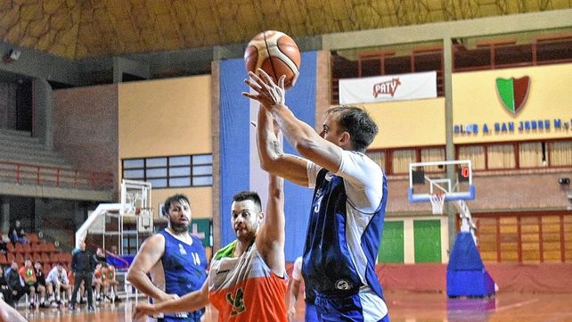 Gimnasia goleó en el Raúl Novaira a Atlético San Jorge por 83 a 62 y sigue invicto en la Copa Santa Fe.