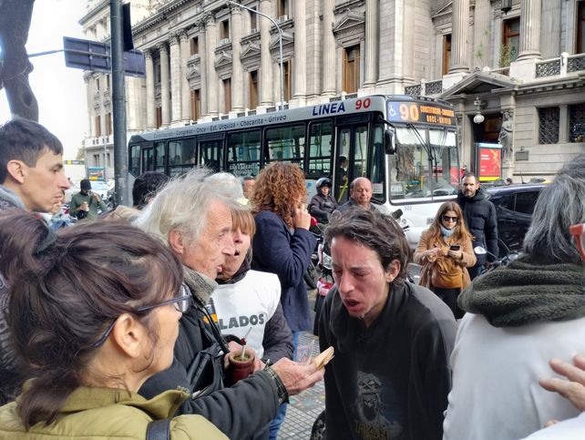 Jubilados y organizaciones de izquierda que los apoyaban fueron reprimidos cerca del Congreso por la Policía Federal.