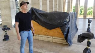 Cavatorta exigió que se encienda la Llama Votiva en el Propileo del Monumento