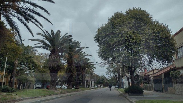 El cielo se presenta algo nublado con temperaturas promedio de entre 11 y 23 grados y vientos del sudoeste en el orden de los 42 a 60 km la hora
