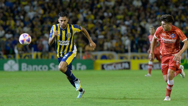 Octavio Bianchi es el único delantero que llegó como refuerzo a Central. Los dos partidos que jugó fue ingresando desde el banco.