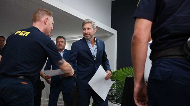 La Provincia reconoció a policías que investigron el femicidio en Gobernador Mansilla y que capturaron al prófugo del doble femicidio de Córdoba y hallazgo del chofer